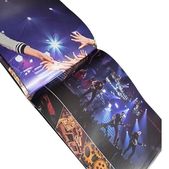 Taylor Swift The Red Tour VIP Program Book with Ticket Original - Picture 6 of 8